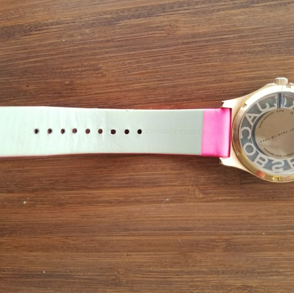 Marc by Marc Jacobs hot pink watch - Picture 4 of 7